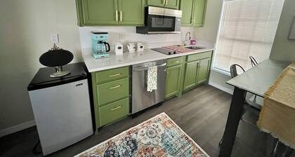 Enjoy comfort and privacy at La Suite Picasso –Your retreat in Deltona