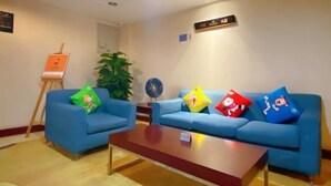 Living area - Western Airport Aviation Hotel (Xi'an Airport) (Xianyang)