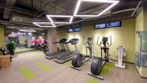 A gym with treadmills, elliptical machines, and exercise balls. - Western Airport Aviation Hotel (Xi'an Airport) (Xianyang)