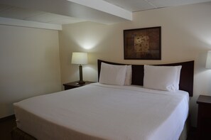 1 bedroom, iron/ironing board, WiFi, bed sheets - #23- ONE KING BED in Charming hotel with WiFi and AC in welcoming Columbia Falls (Columbia Falls)
