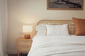 2 bedrooms, iron/ironing board, Internet, bed sheets