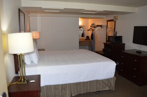 1 bedroom, iron/ironing board, WiFi, bed sheets - #24- ONE KING BED in Cozy hotel in lovely C.Falls with WiFi, AC 20 mi to GNP (Columbia Falls)