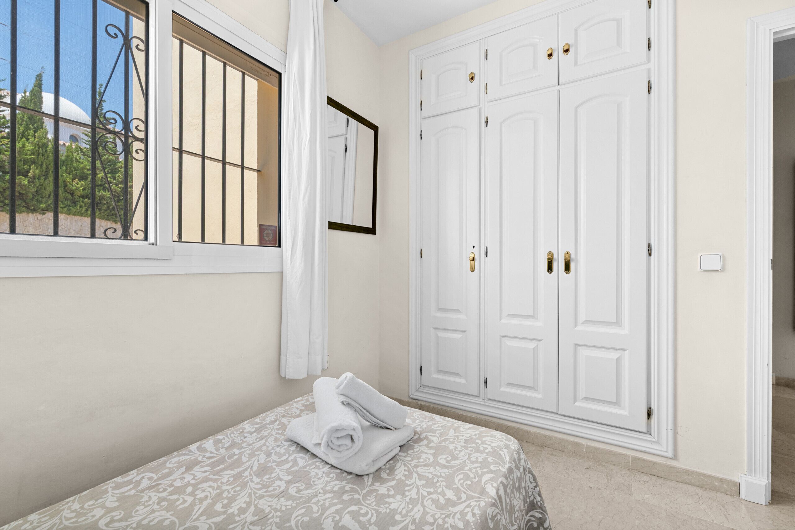 3 bedrooms, iron/ironing board, free WiFi, bed sheets