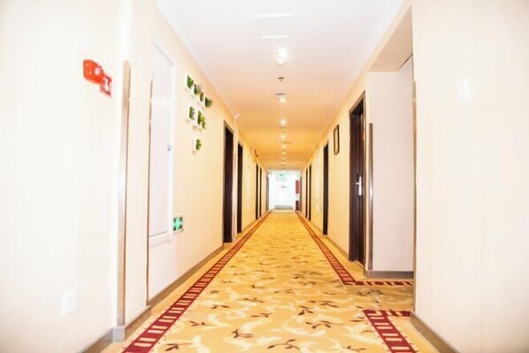 المنشأة من الداخل