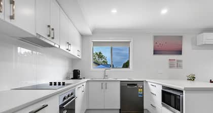 Wolaroi Villa 2, with Netflix and Disney Plus - In a Quiet Street