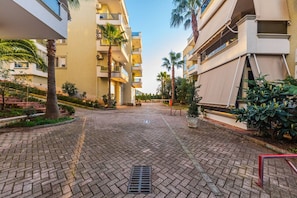 2 bedrooms - Stylish Apartment by the Beach Free Parking (Vlorë)