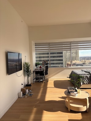 1 bedroom, desk, iron/ironing board, free WiFi - Charming Studio Retreat in the Heart of Downtown – Perfect for City Explorers (Edmonton)