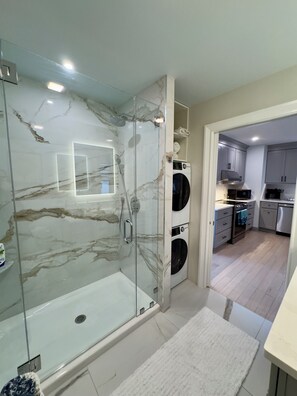 Shower, hair dryer, towels, soap - Upscale Apartment in Mystic 7 Minute Walk to Drawbridge (Stonington)