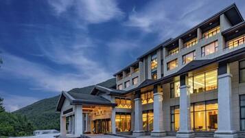 المنشأة من الخارج