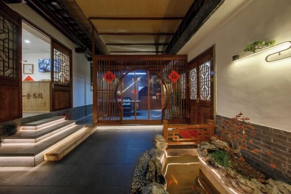 المنشأة من الداخل