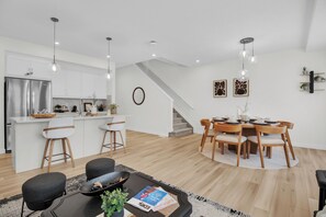 Dining - Cozy Luxury Family Home | King Bed |Garage | AC | Clean | Sleeps 7 | Near WEM (Edmonton)