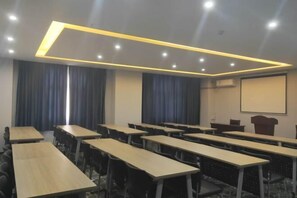 Meeting facility - 7 Days Premium (Zibo Zichuan Hongtai) (Zibo)