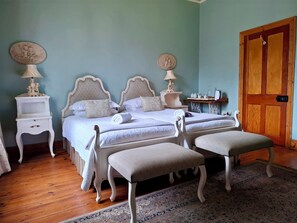 Phòng 2 giường đơn tiện nghi đơn giản | Truy cập Internet không dây miễn phí 