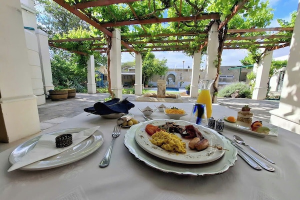 Daily full breakfast for a fee