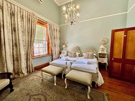 Classic Twin Room | Free WiFi