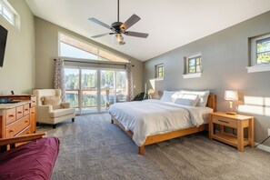 3 bedrooms, desk, travel crib, WiFi