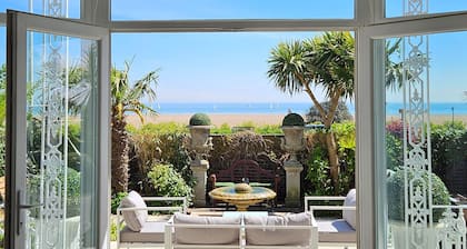 Regency Beach House - a holiday let that sleeps 12 guests in 6 bedrooms