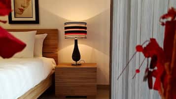 1 habitación, tabla de planchar con plancha, wifi gratis y ropa de cama