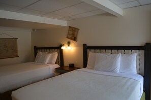1 bedroom, iron/ironing board, WiFi, bed sheets - #28- TWO QUEEN BEDS hotel with WiFi and AC in Columbia Falls, 20 Mi to GNP (Columbia Falls)