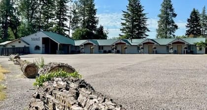 28- TWO QUEEN BEDS hotel with WiFi and AC in Columbia Falls, 20 Mi to GNP