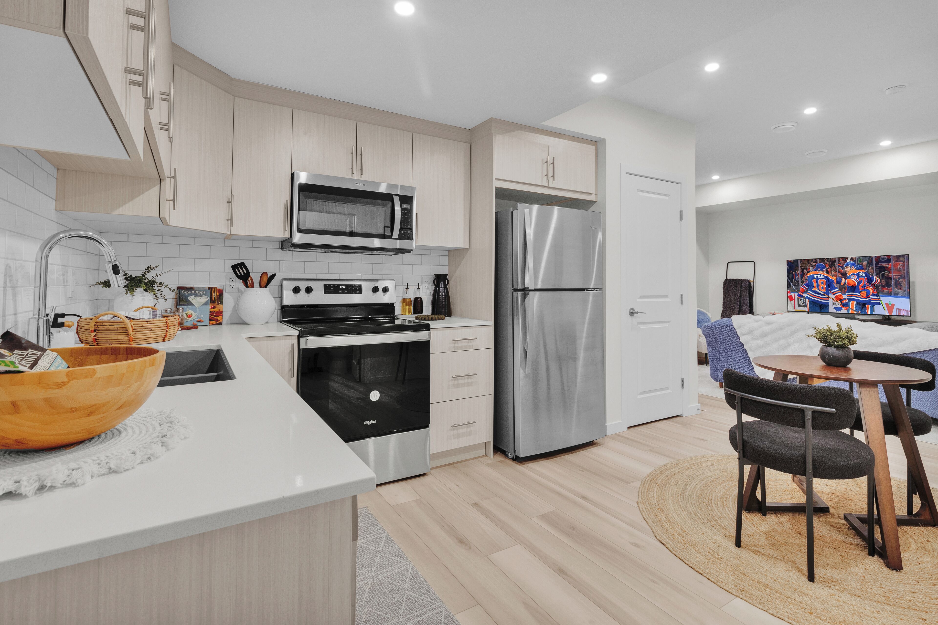 Kühlschrank, Mikrowelle, Ofen, Herdplatte