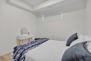 1 dormitorio, escritorio, tabla de planchar con plancha y wifi gratis