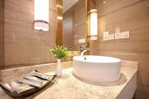 Bathroom - Guomao Hotel (Yueyang)