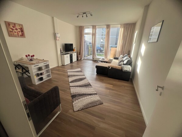 Smart-TV, DVD-spiller og bøker