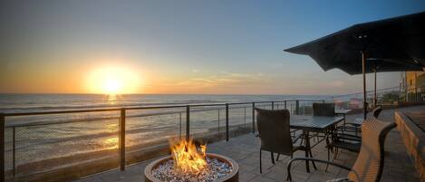 屋外ダイニングエリア