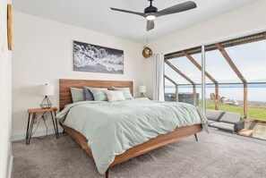 3 bedrooms, travel crib, WiFi, bed sheets