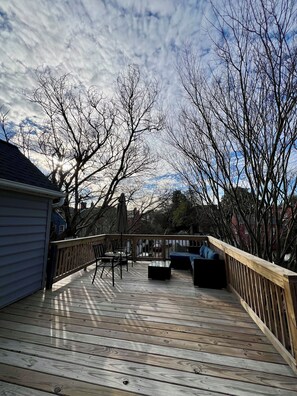 Terrace/patio - Spacious 5-bedroom house with AC in beautiful Portsmouth (Portsmouth)