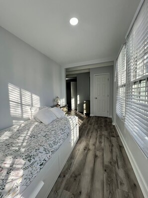 5 bedrooms, desk, iron/ironing board, free WiFi