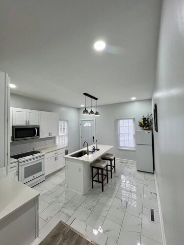 Spacious 5-bedroom house with AC in beautiful Portsmouth