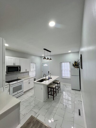 Spacious 5-bedroom house with AC in beautiful Portsmouth