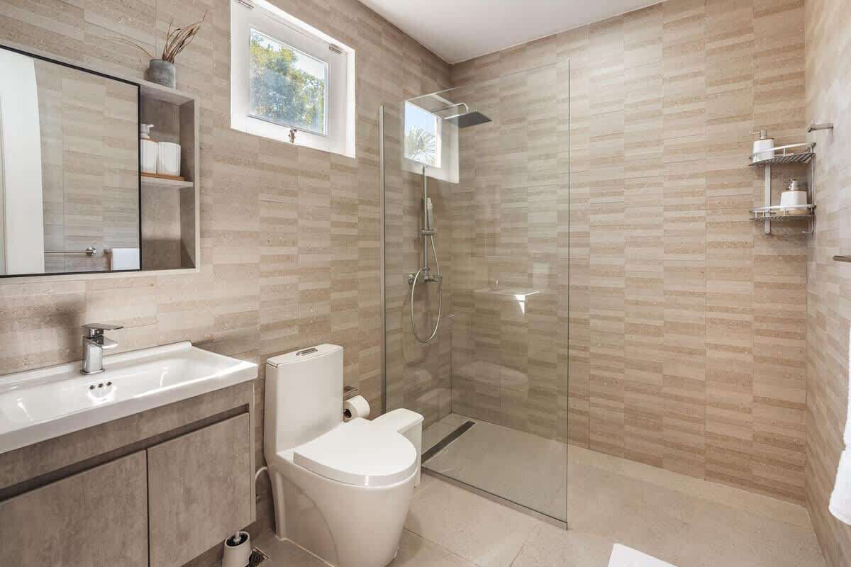 Dusche, Handtücher, Shampoo