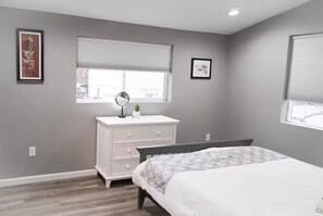 2 bedrooms, desk, iron/ironing board, WiFi
