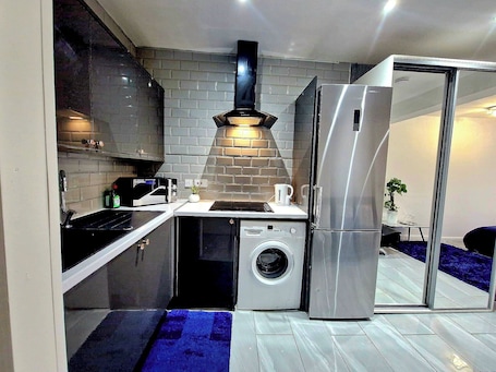 Apartment | Private kitchen | Fridge, microwave, stovetop, electric kettle