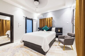 6 habitaciones, tabla de planchar con plancha, wifi y ropa de cama 