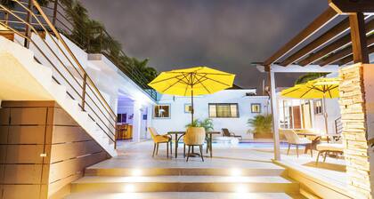 Luxurious 6-bedroom villa with  pool, bar, fire pit in gorgeous St. James Parish