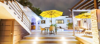 Luxurious 6-bedroom villa with pool, bar, fire pit in gorgeous St. James Parish