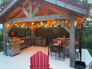 Terrace/patio - Stylish lower level apartment-Near nature, beaches, Rondeau PP (Morpeth)