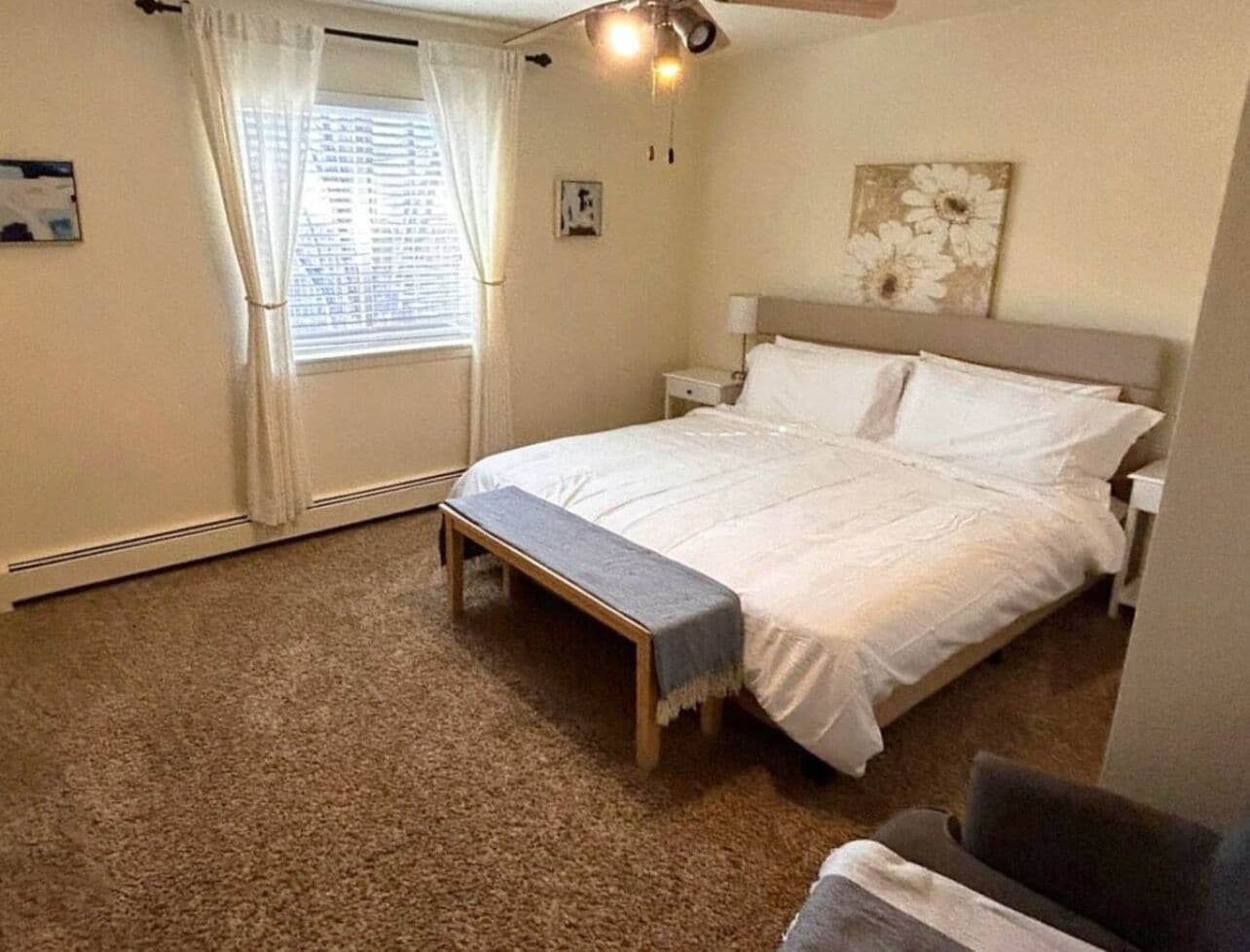 3 bedrooms, iron/ironing board, WiFi, bed sheets