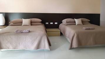 7 室のベッドルーム、デスク、アイロン / アイロン台、WiFi (無料)