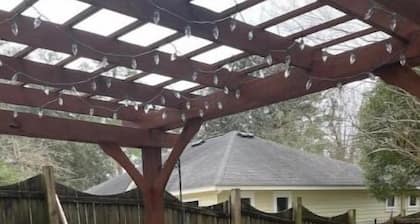 Lovely guesthouse near I10 with grand piano; 15 min from campus