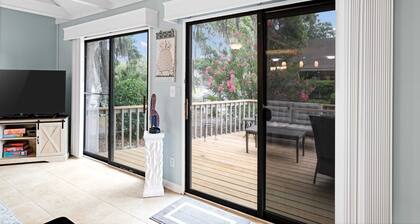 Coastal Calm Retreat: Updated 2 bd/2bath Villa on Hilton Head Island.