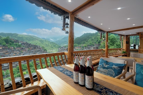 Restaurant. Xijiang Yunting Light Luxury Panoramic