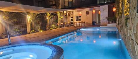 Outdoor pool, open 9:00 AM to 9:00 PM, pool umbrellas