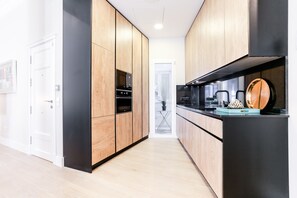 Réfrigérateur, micro-ondes, four, lave-vaisselle