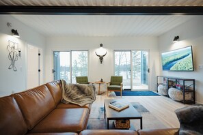 Smart TV - Modern 4-bedroom container home on Long Lake! (Sarona)