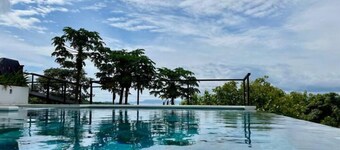 Stunning ocean view Villa Blanca